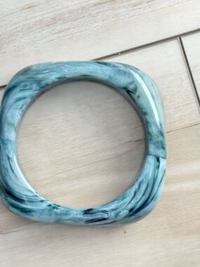 Marbled Resin Bangle Bracelet in Seafoam Green